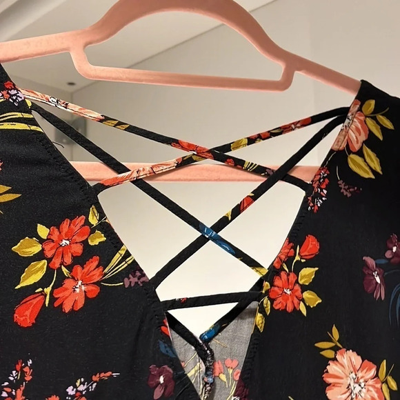 TORRID  Top women plus 0 floral on black elastic empire waist wide sleeves - Picture 2 of 4